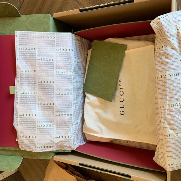 Authentic Gucci black shoulder bag- brand new! - Picture 4 of 10